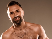 "Звана вечеря": героем шоу станет "Холостяк" Макс Михайлюк