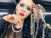 Новая фотосессия: Санина показала горячий образ без белья