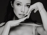 Яркие выходные: Кухар в бикини поразила пикантными кадрами с мужем