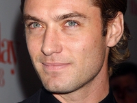 "Молодой Папа" Джуд Лоу стал отцом в шестой раз - фотофакт