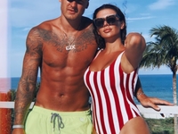 Молодой жених Седоковой засветил интимные места на пикантном фото