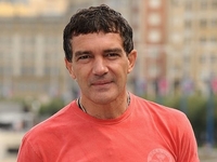 Вот это подарок!: Антонио Бандерас сообщил о заражении COVID-19 в свой юбилей