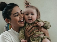 "Так быстро растет": Санта Димопулос поделилась милыми фото с дочерью