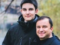 Виктор Павлик растрогал Сеть подборкой редких снимков с погибшим сыном