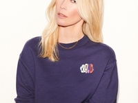 Горячий кадр: Клаудия Шиффер засветила грудь на архивном фото