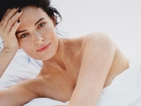 Даша Астафьева засветила пышную грудь в мокрой майке