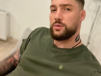 Хулиган, сердцеед и "Холостяк": интересные факты об Олеге Кензове