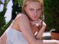 "Буду вабити": Юрий Ткач показал, как выглядит в образе сексапильной Кароль