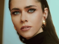 "Куда девать детей?": Санина из Hardkiss оголилась в откровенных образах