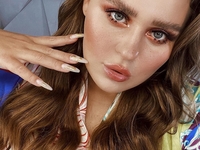 "Мейкап поднимает настроение": Вокалистка KAZKA изменилась до неузнаваемости