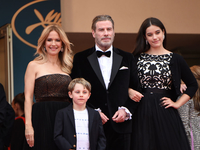 Вдовец Джон Траволта растрогал Сеть новым видео с дочерью