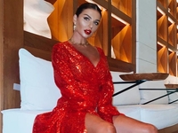 "Можно больше не худеть": Анна Седокова показала новое фото в бикини