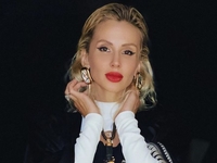 Светлана Лобода засветила бедра в откровенном платье-сетке