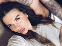 "Янис, у тебя новая девушка": Седокова снова сменила имидж