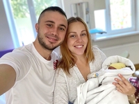 "С мальчиками было хуже": Alyosha рассказала о новорожденной дочери