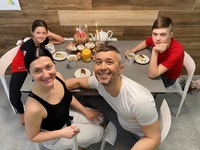 Победившие COVID-19 Сергей и Снежана Бабкины трогательно поздравили дочь с 10-летием