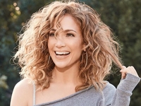 Дженнифер Лопес показала забавное фото с женихом-бейсболистом и детьми