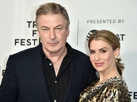 После двух выкидышей: Жена Алека Болдуина родила пятого ребенка