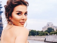 "Это не любовь": Полуобнаженная Седокова удивила признанием в Сети