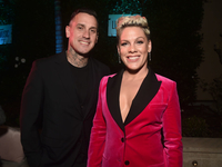 "Люди смеются над нами": Пинк раскрыла подробности брака с Кэри Хартом