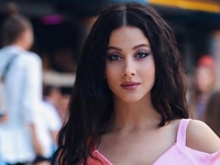 Экс-"ВИА Гра" Анастасия Кожевникова сменила прическу: Как сейчас выглядит певица