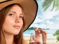 Девочка выросла: внучка Будько из «Сватов» позирует в купальнике