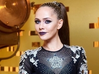 Юлия Санина в прозрачном наряде сообщила о завершении работы над альбомом