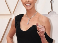 Шарлиз Терон призналась, что уже 5 лет у нее нет мужчины