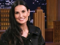 Деми Мур запостила архивное фото с экс-мужем Брюсом Уиллисом