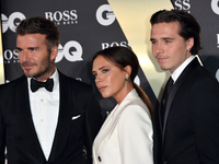 "Люблю вас всех": Виктория Бекхэм очаровала Сеть новым фото с мужем и детьми