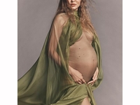 Джиджи Хадид родила дочь и поделилась первым фото с новорожденной