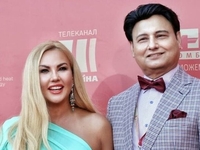 "Захуру стало хуже": Камалия рассказала о состоянии заболевшего коронавирусом мужа