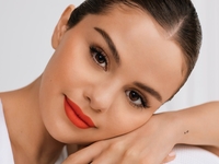 Похудевшая Селена Гомес засветила огромный шрам в купальнике