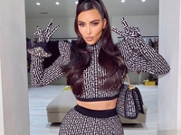 «За что так с сестрами?»: Ким Кардашьян поделилась фото до пластики