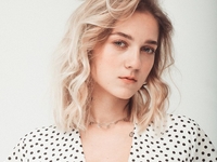 "Фигура - огонь": Падчерица Потапа очаровала снимком в купальнике