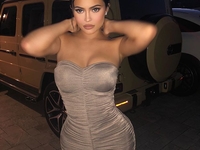 Кайли Дженнер поделилась милым видео со своей доченькой