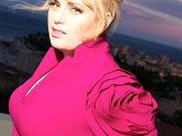 Похудевшая на 20 кг Ребел Уилсон похвасталась фигурой в купальнике