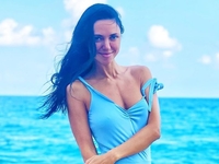 Вика из "НеАнгелов" удивила эффектным кадром с полуобнаженным мужчиной