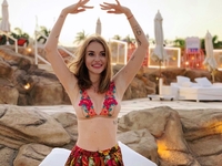 Слава Каминская показала, как веселится с друзьями в Египте - видео