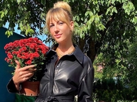 Леся Никитюк развеселила Сеть забавными статусами об осени 2020