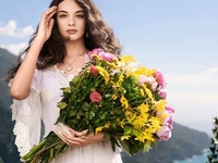 Старшая дочь Моники Беллуччи впервые появилась на обложке глянца