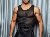 Сергей Мельник поразил поклонниц стальным торсом - фото