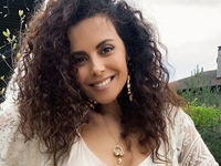 "Идеальная фигура": Каменских поразила новым фото в откровенном бикини