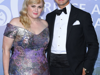 Похудевшая Ребел Уилсон показала, как развлекается в бассейне с молодым бойфрендом