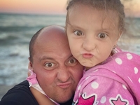 «Какая талантливая»: Юрий Ткач со своей дочкой спели в машине – видео