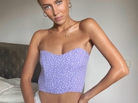 Новая девушка Брэда Питта показала фото в купальнике