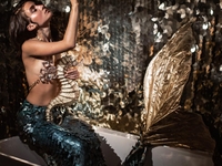 Jerry Heil снялась в пикантной фотосессии в образе русалки