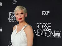 Мишель Уильямс впервые была замечена на улице с новорожденным ребенком