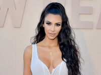 День рождения Ким Кардашьян: ТОП-20 горячих фото светской львицы
