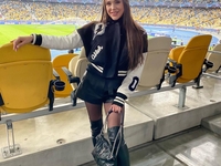 Победительница «Холостяка» продемонстрировала растяжку на стадионе – фото